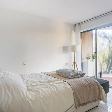 Agreable 2 Pieces Dans Residence Avec Piscine * 망들리유 라 나플