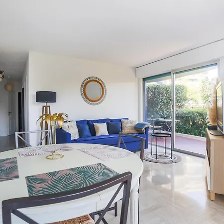 Agreable 2 Pieces Dans Residence Avec Piscine 망들리유 라 나플