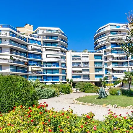 Agreable 2 Pieces Dans Residence Avec Piscine Mandelieu